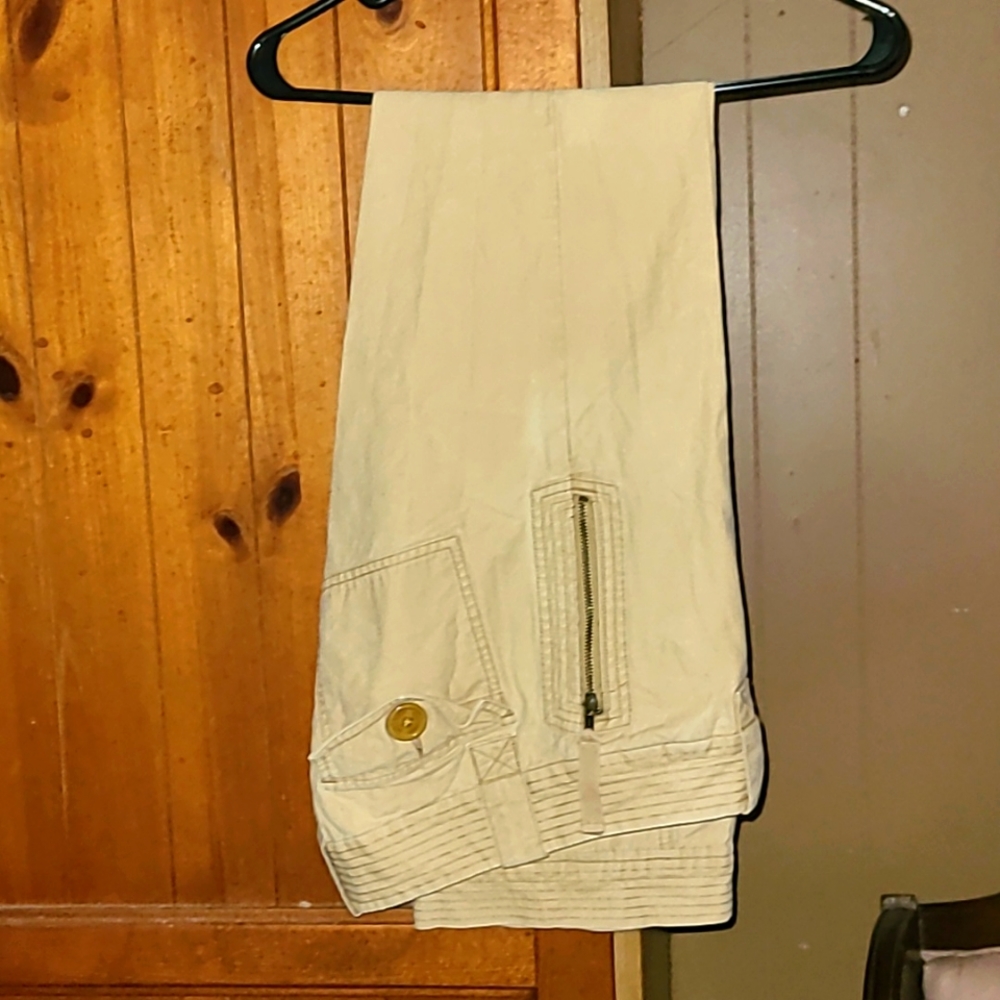 Hollister] Beach style khakis with zipped pockets, double hem.